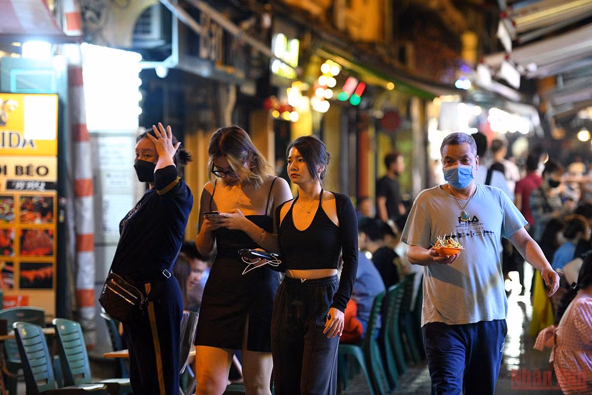 Hà Nội chính thức bỏ quy định quán ăn được mở cửa đến 21 giờ -0