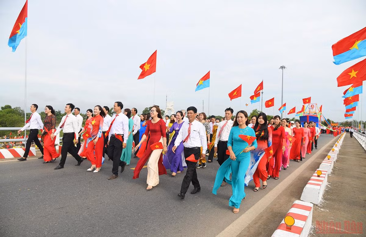 Chủ tịch nước Nguyễn Xuân Phúc dự Lễ thượng cờ thống nhất non sông -0