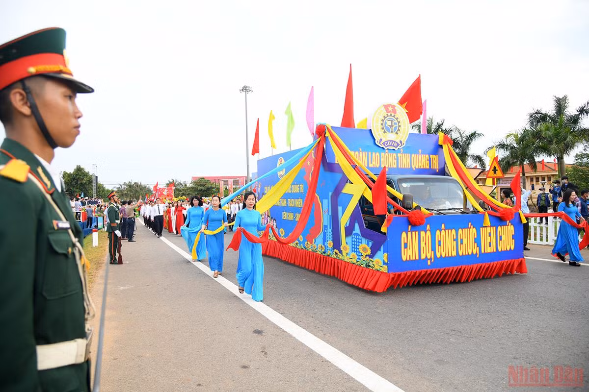 Chủ tịch nước Nguyễn Xuân Phúc dự Lễ thượng cờ thống nhất non sông -0