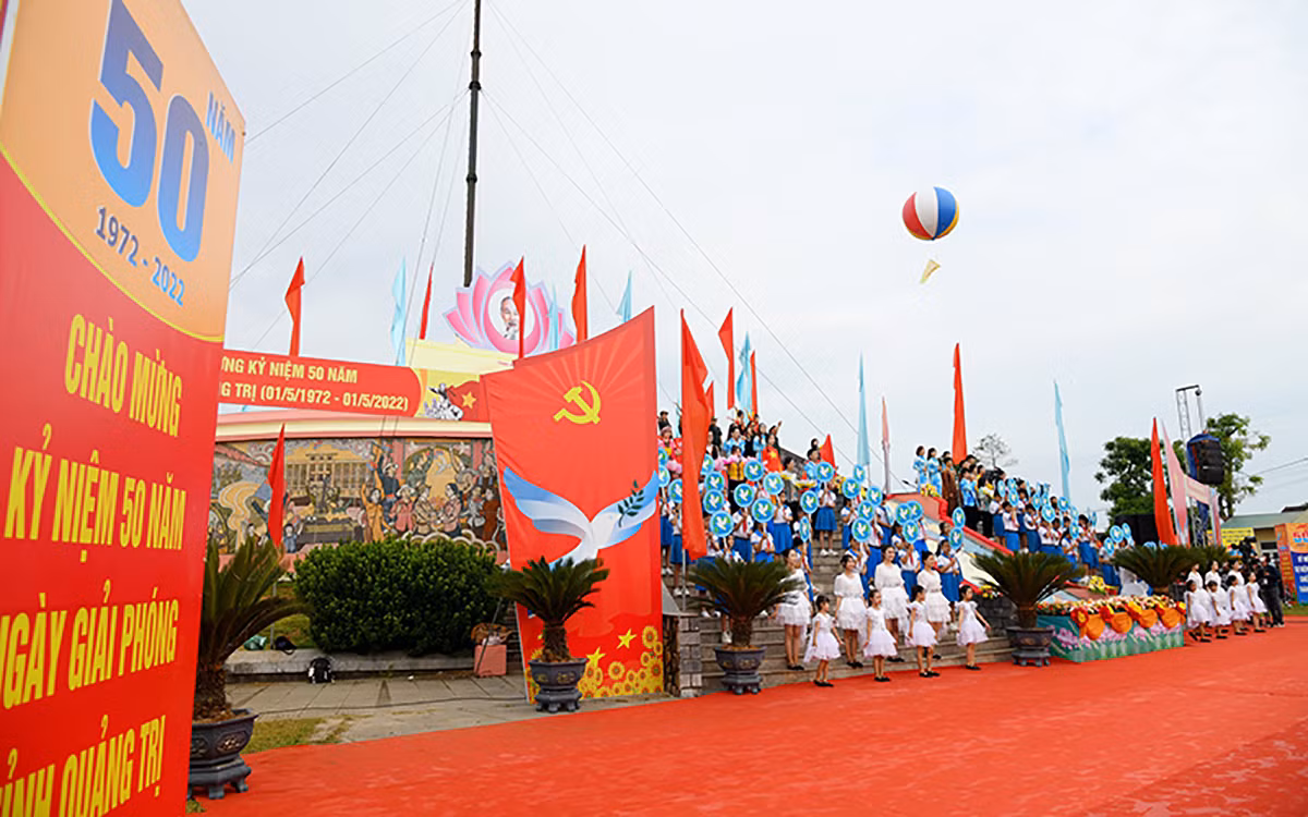 Lễ thượng cờ thống nhất non sông ở di tích Đôi bờ Hiền Lương-Bến Hải -0