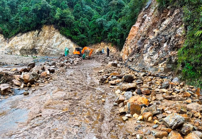 Lũ ống gây ách tắc cục bộ đèo Ô Quý Hồ -0