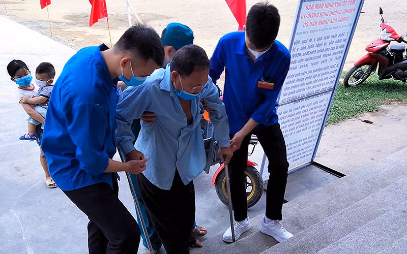 Màu áo xanh tình nguyện trong “Ngày hội non sông” -0