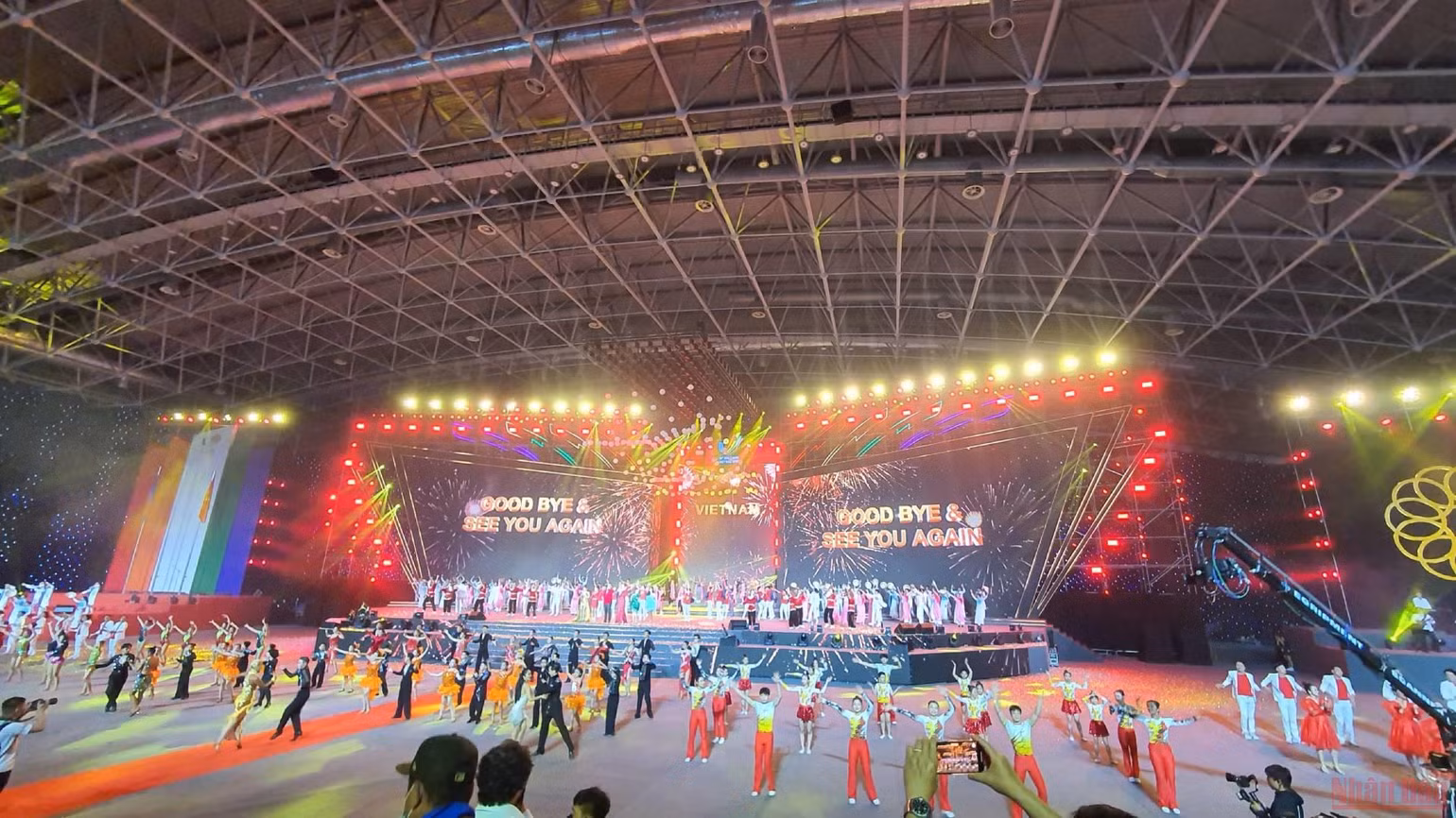 Những màn trình diễn ấn tượng trong Lễ bế mạc SEA Games 31 -2