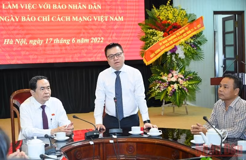 Phó Chủ tịch Thường trực Quốc hội Trần Thanh Mẫn thăm, chúc mừng Báo Nhân Dân -0