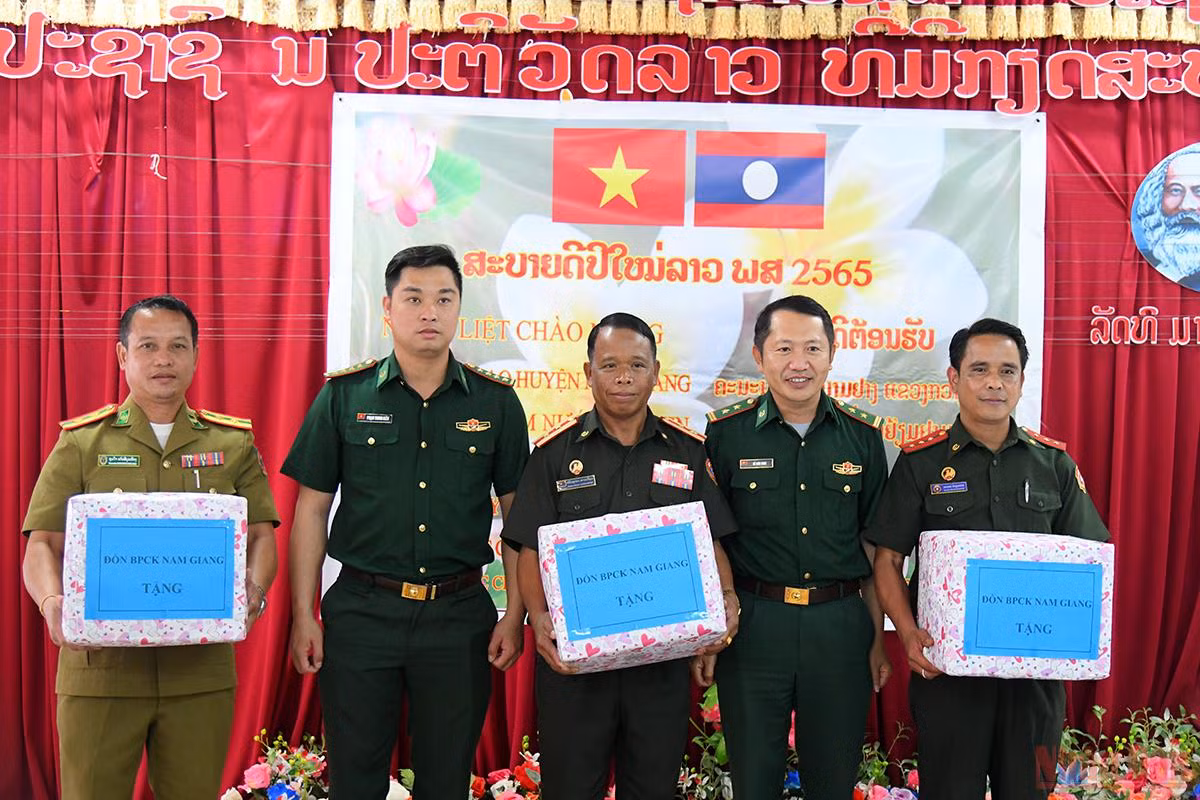 Quan hệ hữu nghị đặc biệt Việt - Lào: Tết của bạn là Tết của mình -0