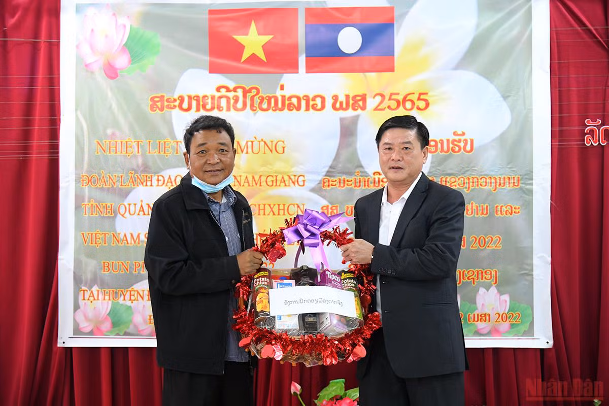 Quan hệ hữu nghị đặc biệt Việt - Lào: Tết của bạn là Tết của mình -0