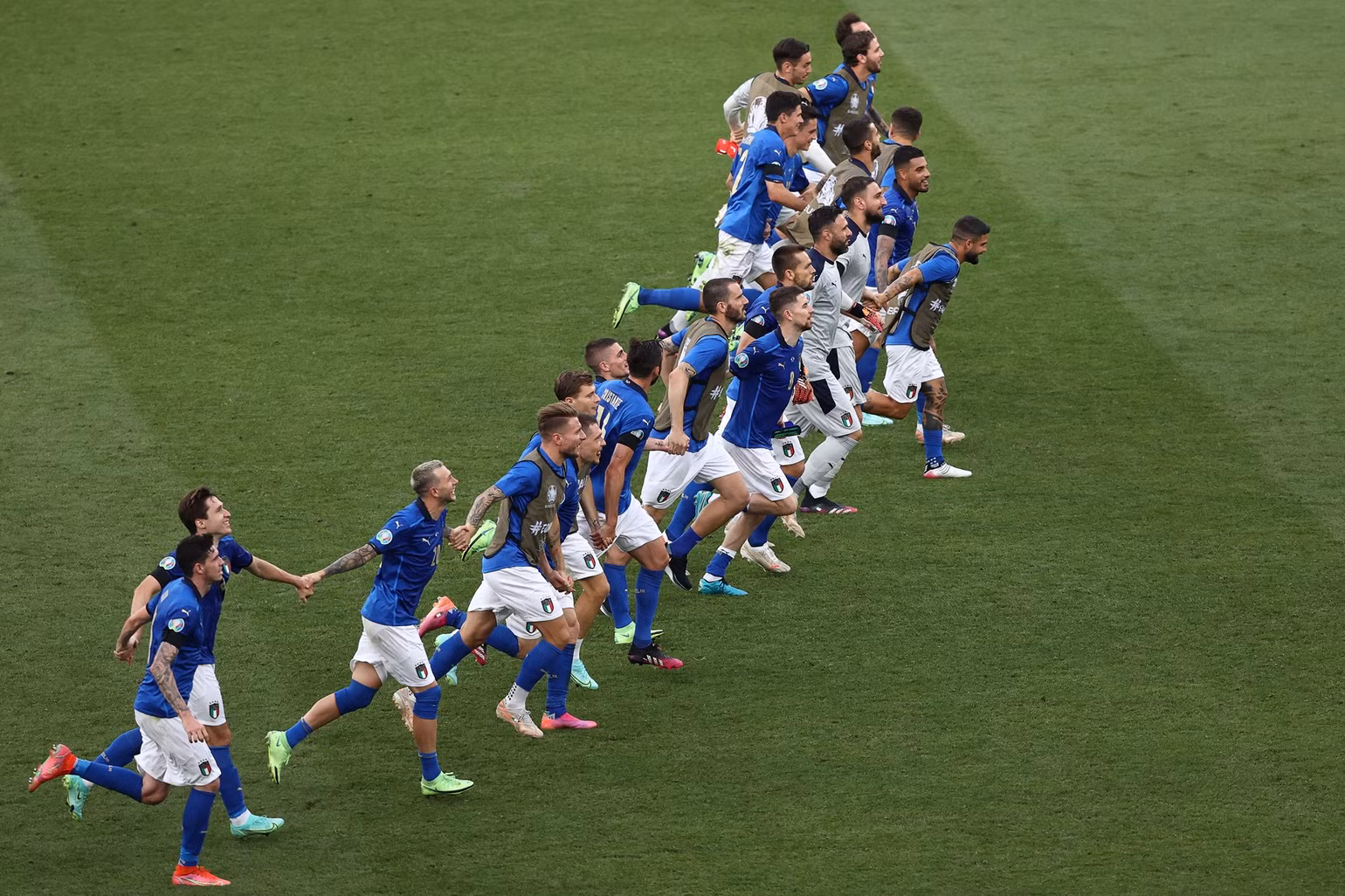 Những khoảnh khắc ấn tượng trên sân cỏ Euro 2020 -0