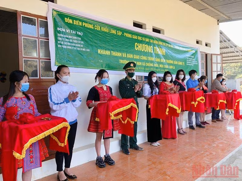 Xây dựng “Bếp ăn yêu thương” cho trẻ em nghèo biên giới -0