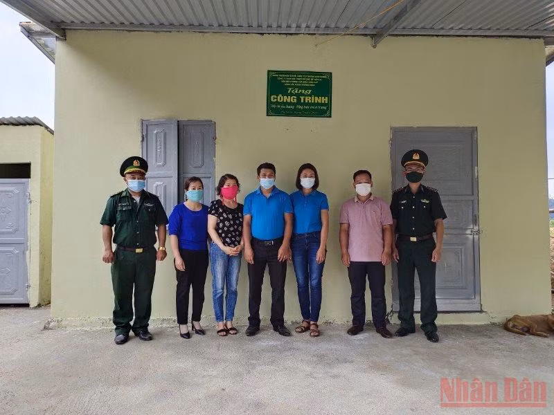 Xây dựng “Bếp ăn yêu thương” cho trẻ em nghèo biên giới -0