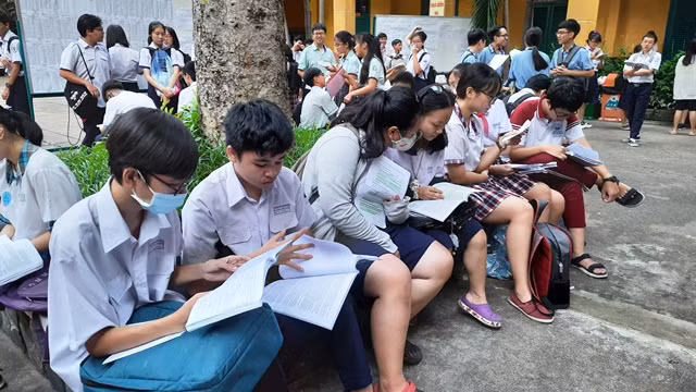 Hơn 82 nghìn thí sinh tại TP Hồ Chí Minh bước vào kỳ thi lớp 10 -0