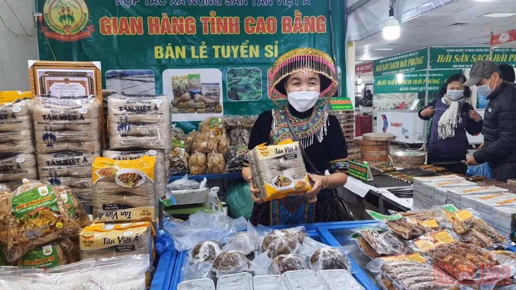 Nhiều đặc sản vùng miền phục vụ người dân Thủ đô dịp Tết Nhâm Dần -0