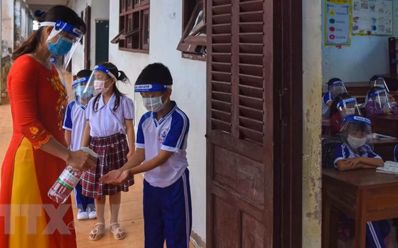 Lớp học đặc biệt giữa mùa dịch Covid-19 tại Cà Mau -0
