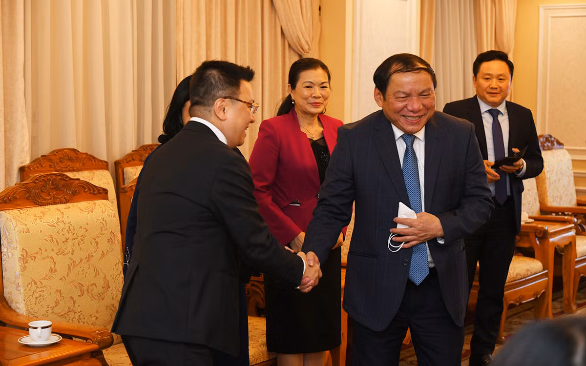 Các vị lãnh đạo đến dự chương trình nghệ thuật “Chung một dòng sông” -0