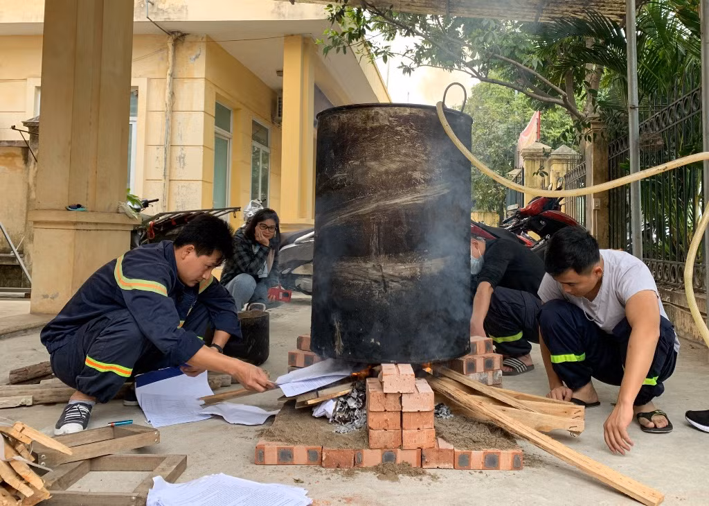 Bánh chưng của người lính cứu hỏa đón Tết xa nhà -0