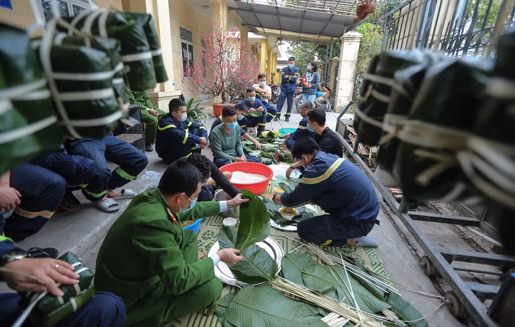 Bánh chưng của người lính cứu hỏa đón Tết xa nhà -0