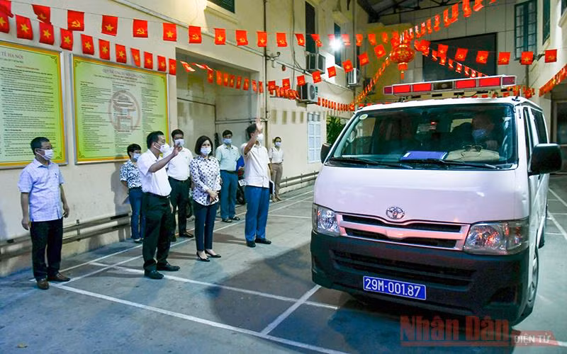 Đoàn bác sĩ Hà Nội lên đường đến Bắc Giang hỗ trợ chống dịch Covid-19 -0