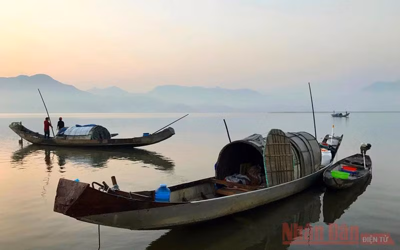 Lênh đênh đầm phá Cầu Hai, cửa biển Tư Hiền -0