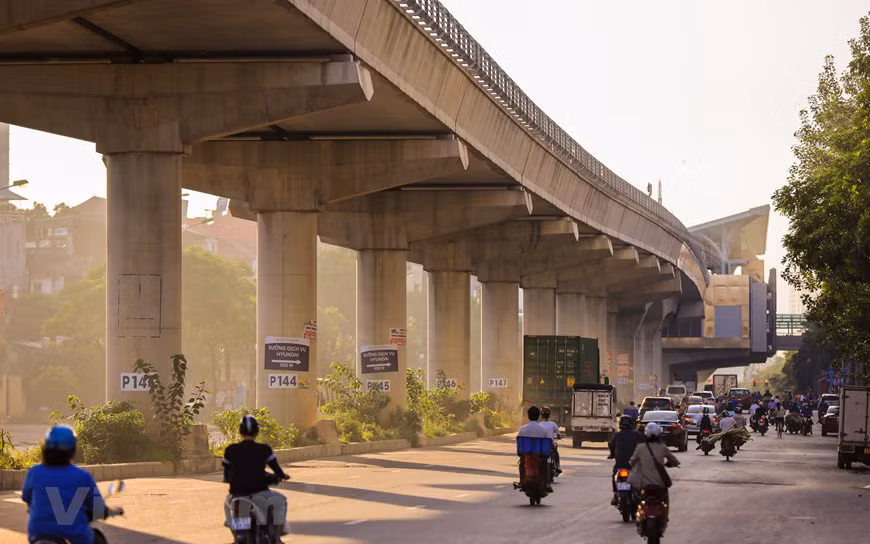 Giao thông ở Hà Nội nhộn nhịp trong ngày đầu dỡ bỏ 39 chốt kiểm soát -0
