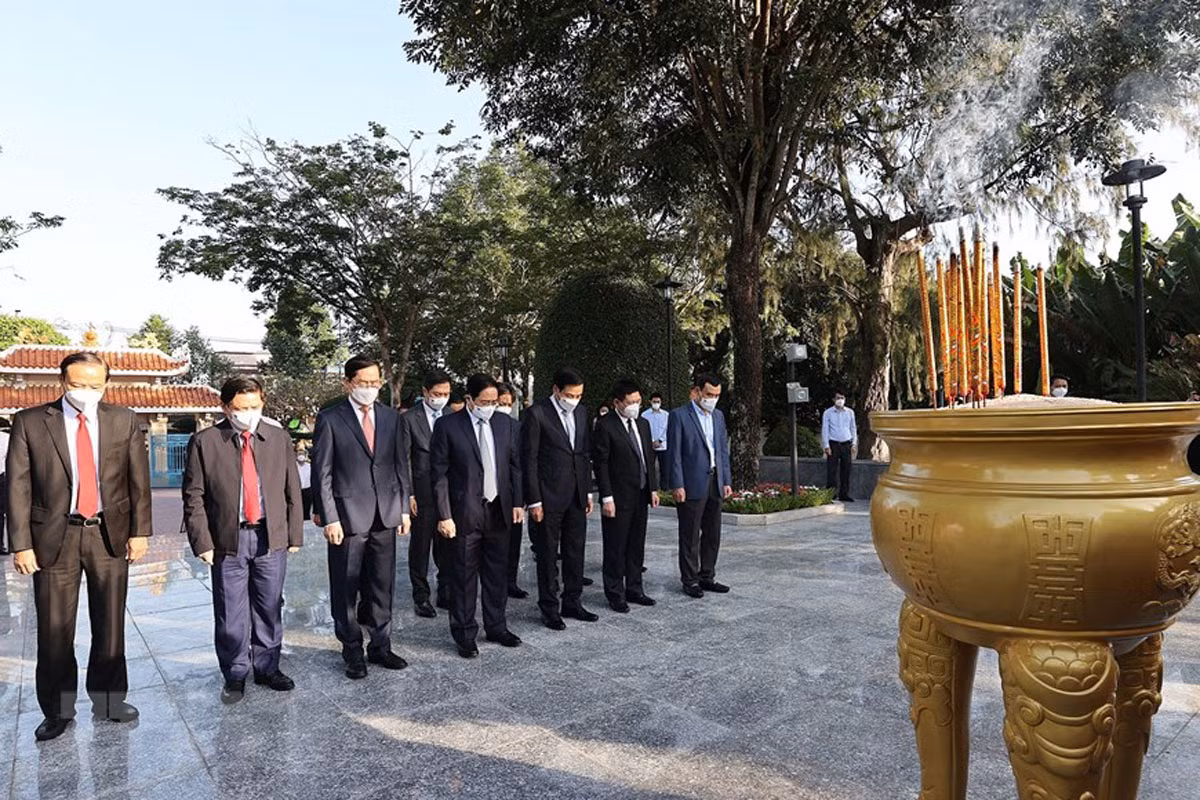 Thủ tướng Phạm Minh Chính dâng hương tưởng niệm Anh hùng liệt sĩ Võ Thị Sáu -0