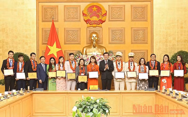 Tuyên dương 56 