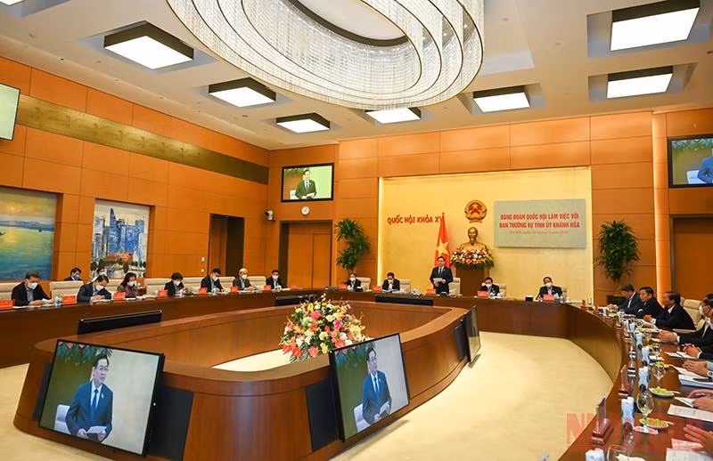 Đóng góp các giải pháp thúc đẩy sự phát triển tỉnh Khánh Hòa -0