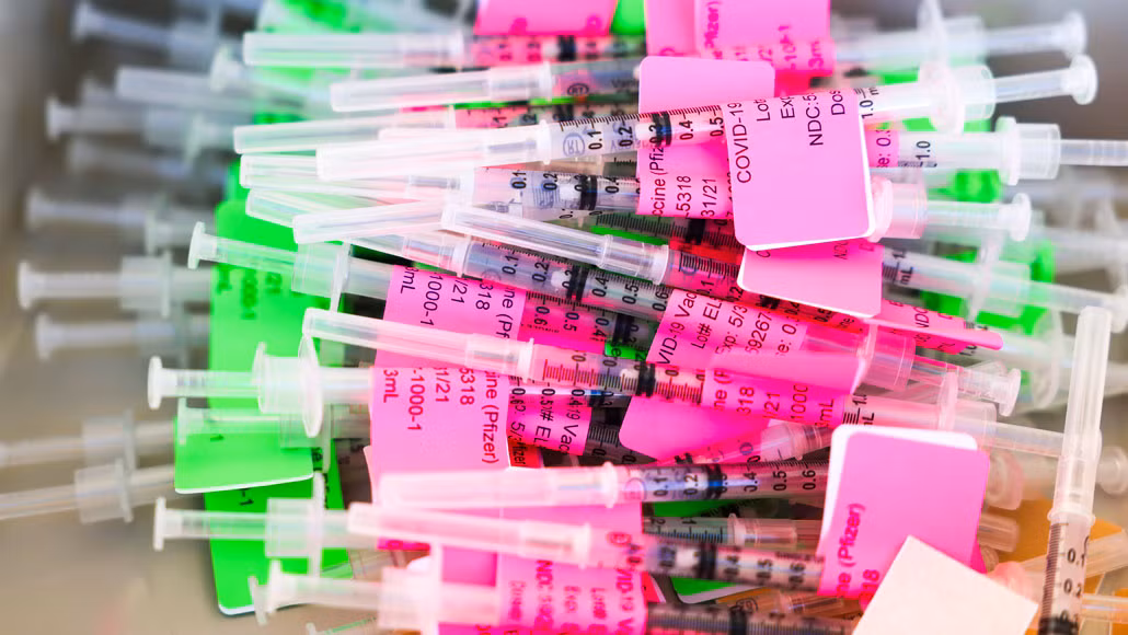 Tiêm vaccine giúp giảm sự lây lan Covid-19 -0
