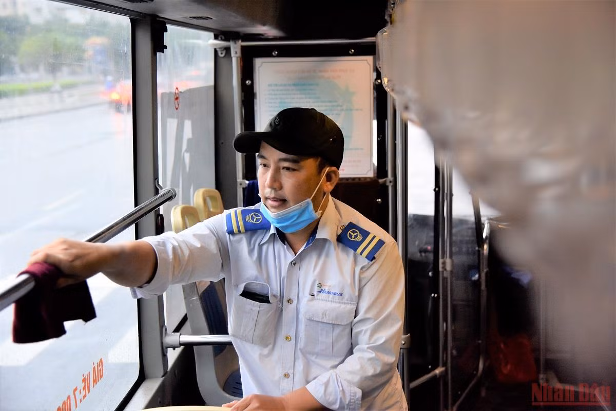 Xe buýt Hà Nội ngày đầu hoạt động trở lại -0