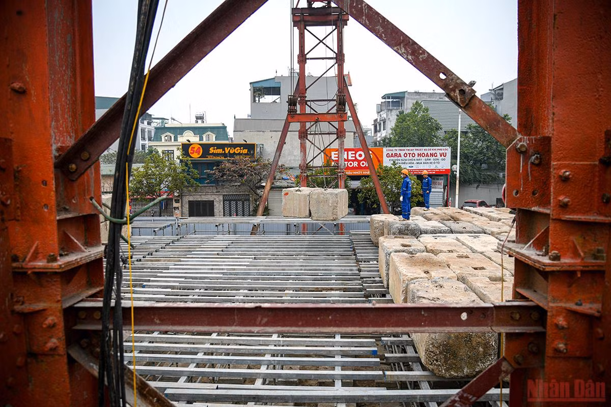 Đẩy nhanh tiến độ thi công cầu Vĩnh Tuy 2 trong năm 2022 -0