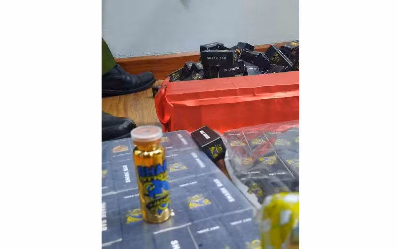 Phát hiện hàng nghìn lọ, gói ma túy dạng nước biển và trà -0
