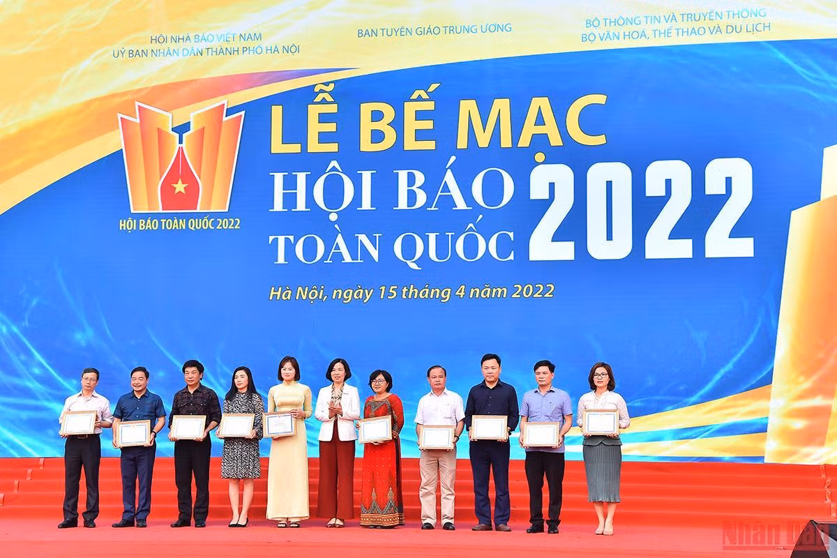 Lễ bế mạc Hội Báo toàn quốc 2022: Tôn vinh những tập thể, đơn vị xuất sắc -0