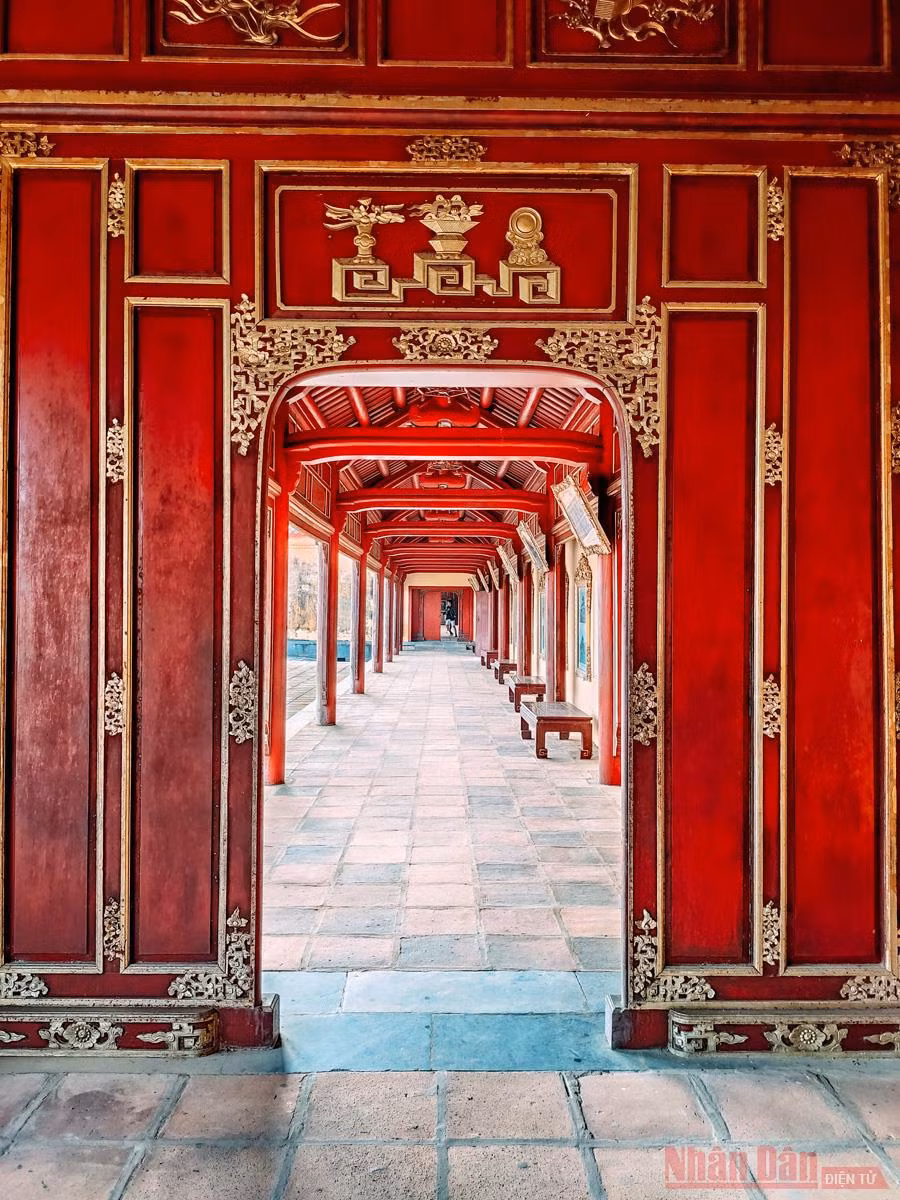 Chiêm ngưỡng lát cắt thời gian trên dấu tích Kinh thành Huế ảnh 11 Lát cắt thời gian trên dấu tích Kinh thành Huế -1