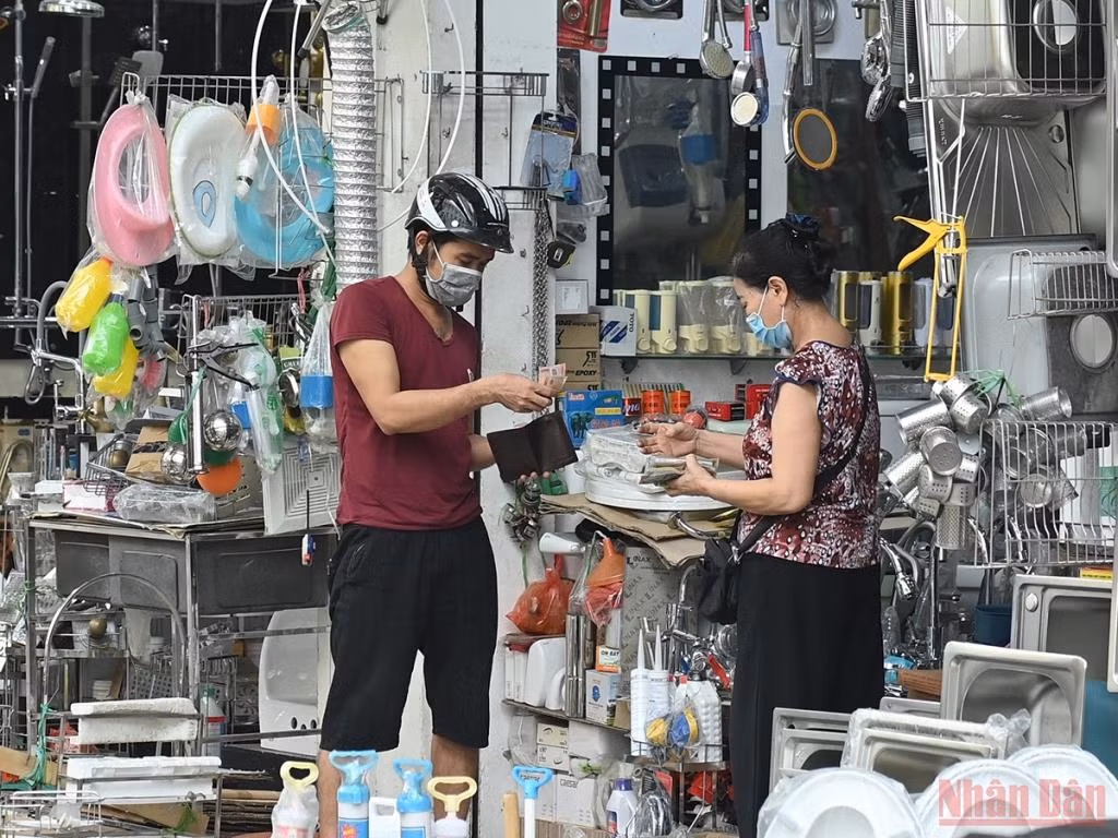 Hà Nội nhộn nhịp trở lại trong ngày đầu nới lỏng giãn cách -0