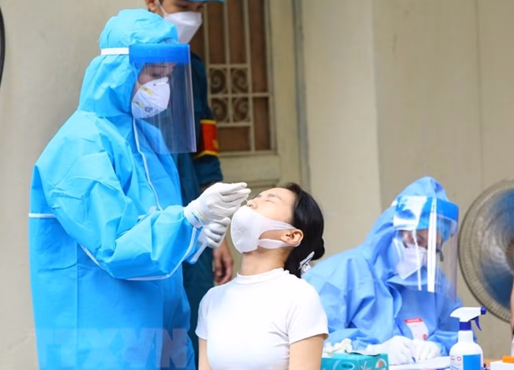 Hà Nội xét nghiệm diện rộng cho cư dân quanh Bệnh viện Việt - Đức -0