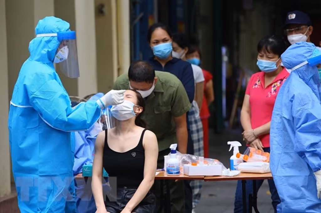 Hà Nội xét nghiệm diện rộng cho cư dân quanh Bệnh viện Việt - Đức -0