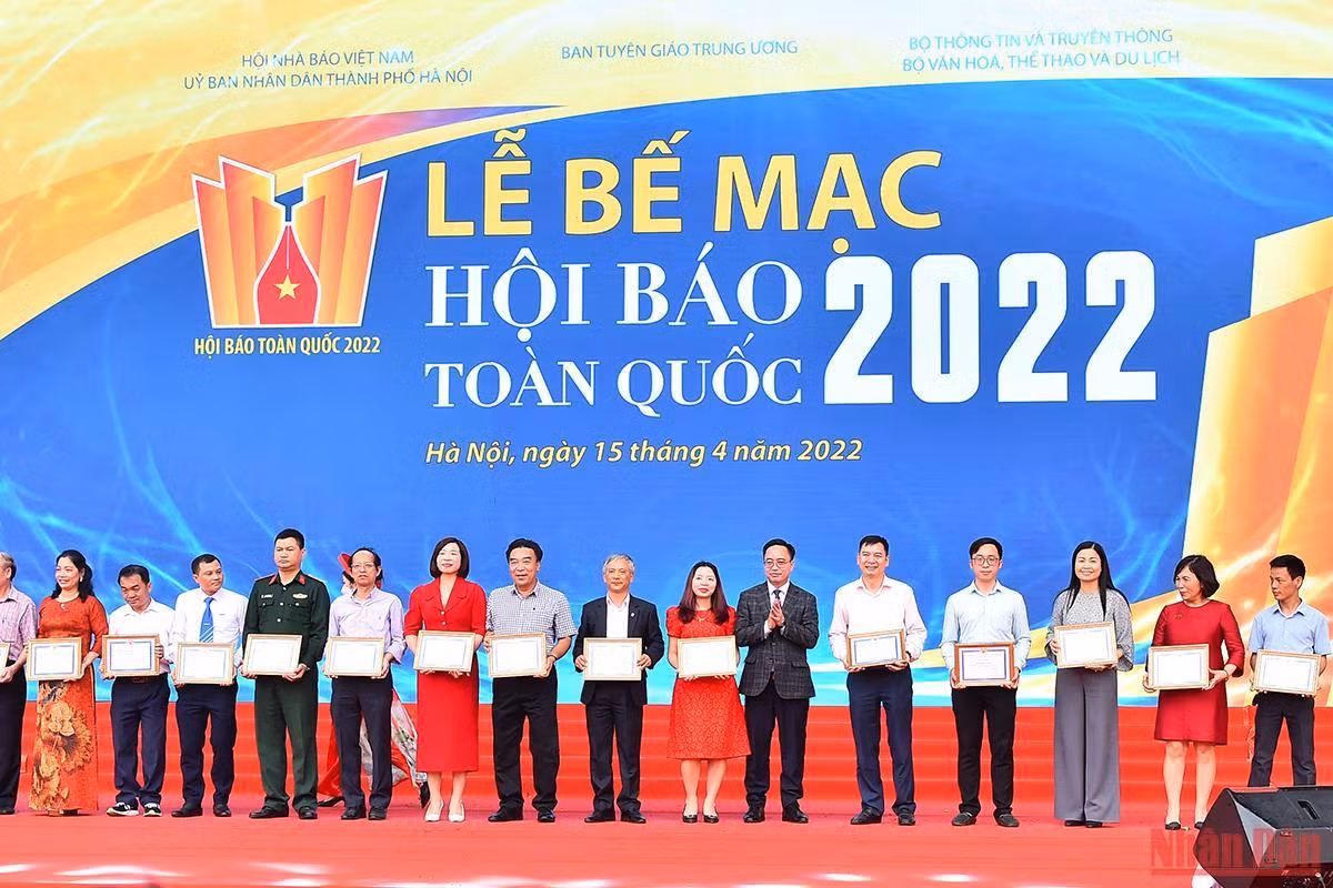 Lễ bế mạc Hội Báo toàn quốc 2022: Tôn vinh những tập thể, đơn vị xuất sắc -0