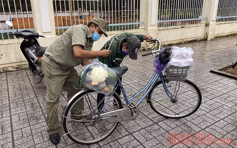“Gian hàng 0 đồng” giúp người nghèo -0