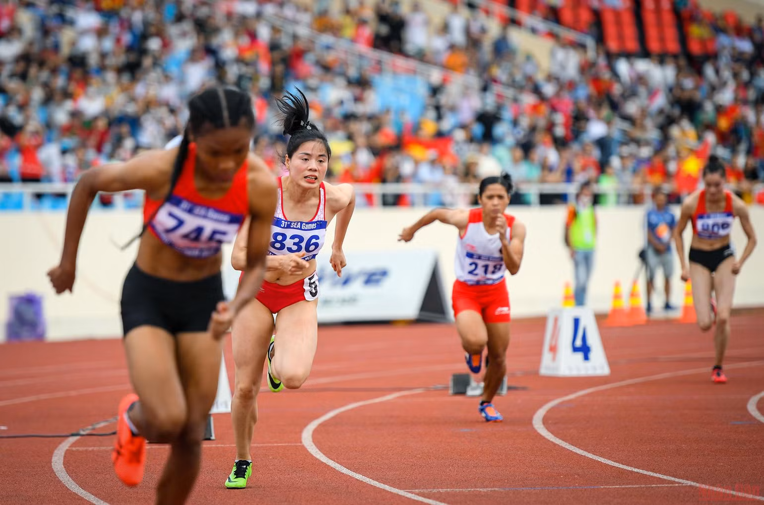 Nguyễn Thị Oanh phá kỷ lục SEA Games trong ngày điền kinh liên tiếp “gặt vàng” -0