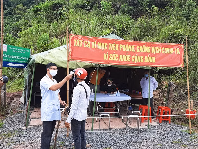 Điện Biên lập hai chốt kiểm dịch trên hai tuyến quốc lộ -0