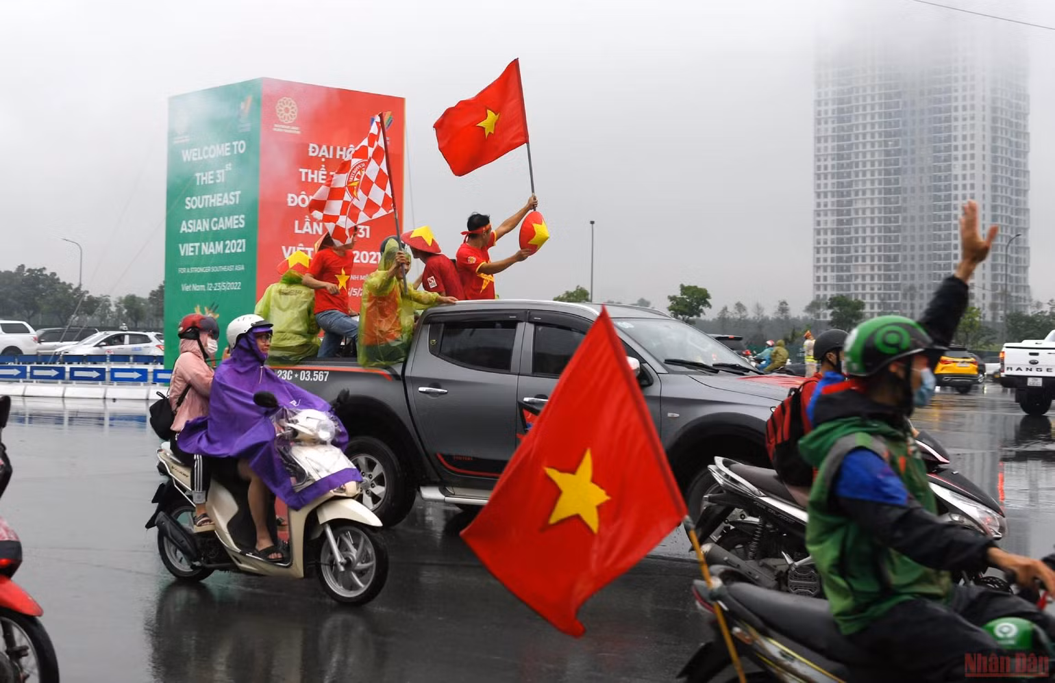 Không khí trên Sân vận quốc gia Mỹ Đình đang 
