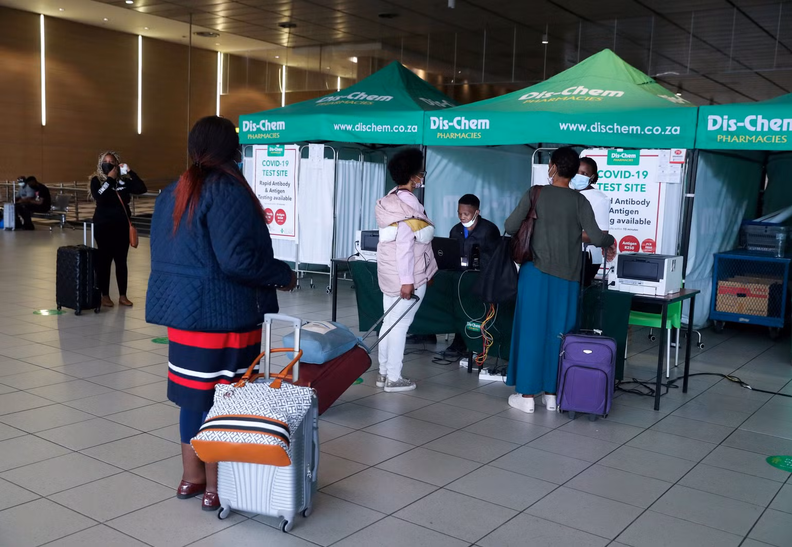 12 tháng đầy biến động của năm 2021 qua hình ảnh -0