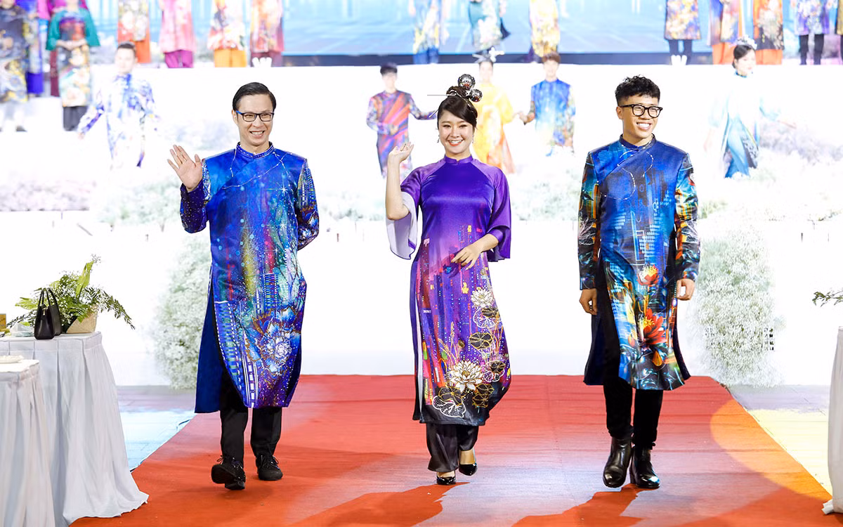 Nhà thiết kế Việt Hùng giới thiệu bộ sưu tập mới trong Lễ hội Áo dài -2