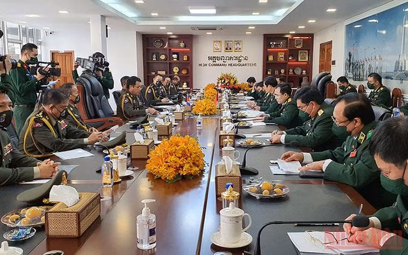 Việt Nam-Campuchia tăng cường hợp tác quốc phòng -0