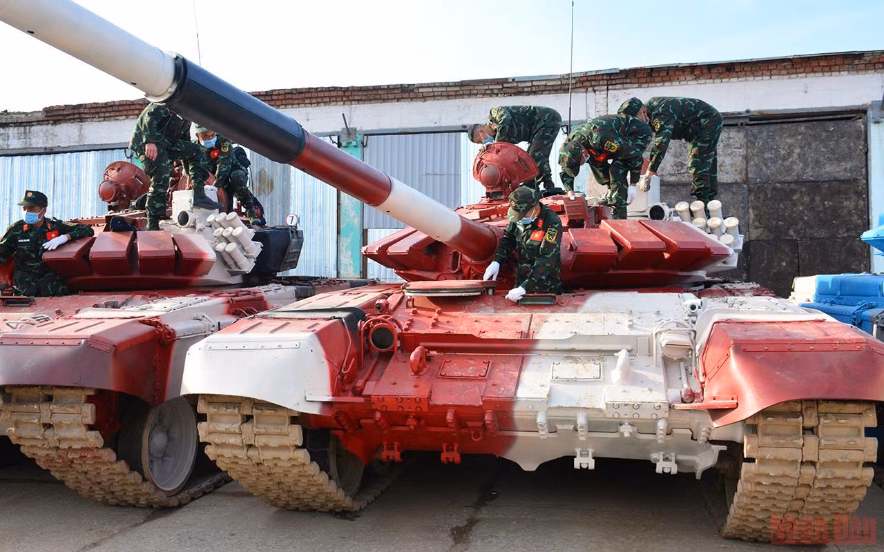 Cận cảnh 4 chiếc xe tăng màu đỏ của đội tuyển Việt Nam tại Army Games 2021 -1
