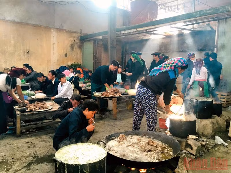 Ấm nồng một sớm chợ phiên -5