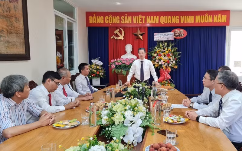 Bí thư Thành ủy Đà Nẵng Nguyễn Văn Quảng thăm, chúc mừng Cơ quan Thường trực báo Nhân Dân tại Đà Nẵng -0