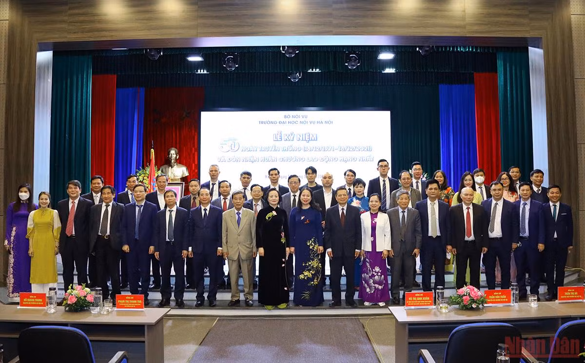 Lễ kỷ niệm 50 năm ngày truyền thống trường Đại học Nôi vụ Hà Nội và đón nhận Huân chương Lao động hạng Nhất -0