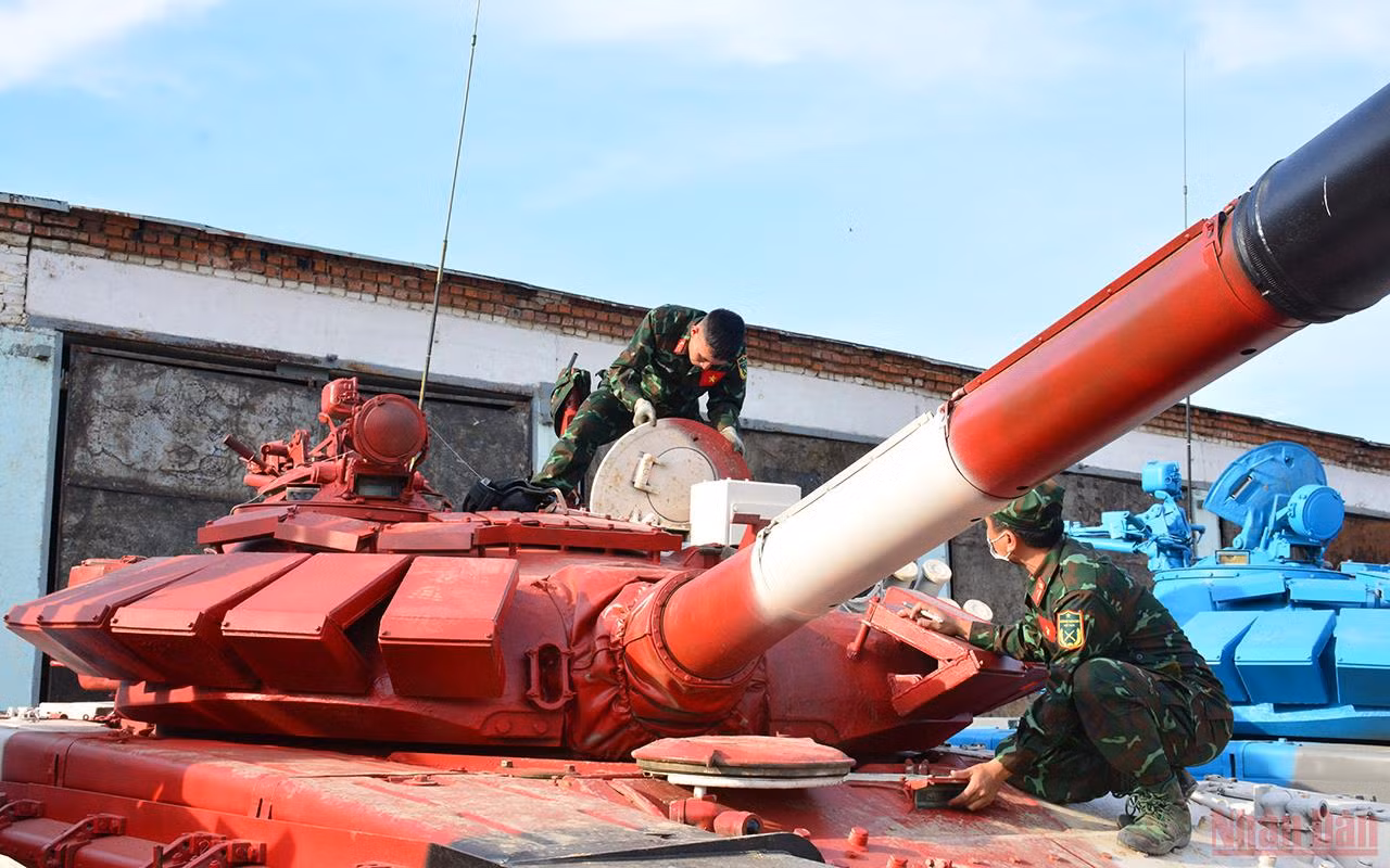 Cận cảnh 4 chiếc xe tăng màu đỏ của đội tuyển Việt Nam tại Army Games 2021 -0