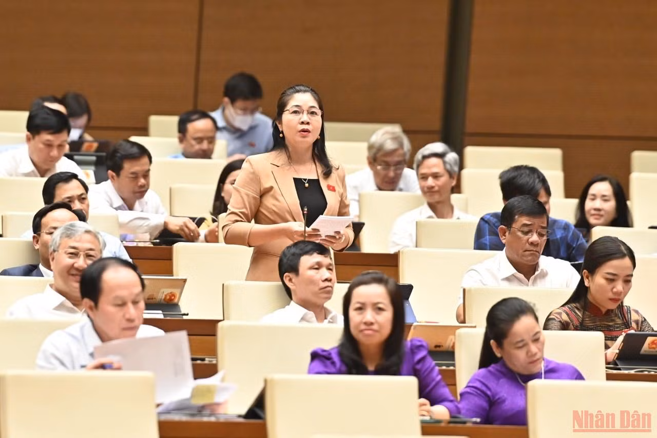 Nỗ lực giảm lãi suất, xử lý hiệu quả nợ xấu -0