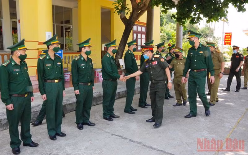 Bộ đội Biên phòng Sơn La chúc Tết cổ truyền nước bạn Lào -0