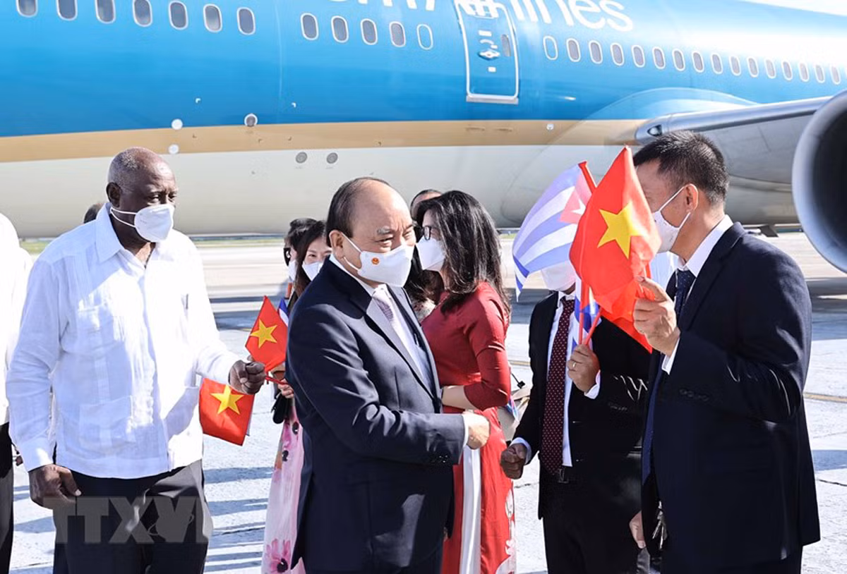 Chủ tịch nước Nguyễn Xuân Phúc đặt chân tới Cuba -0